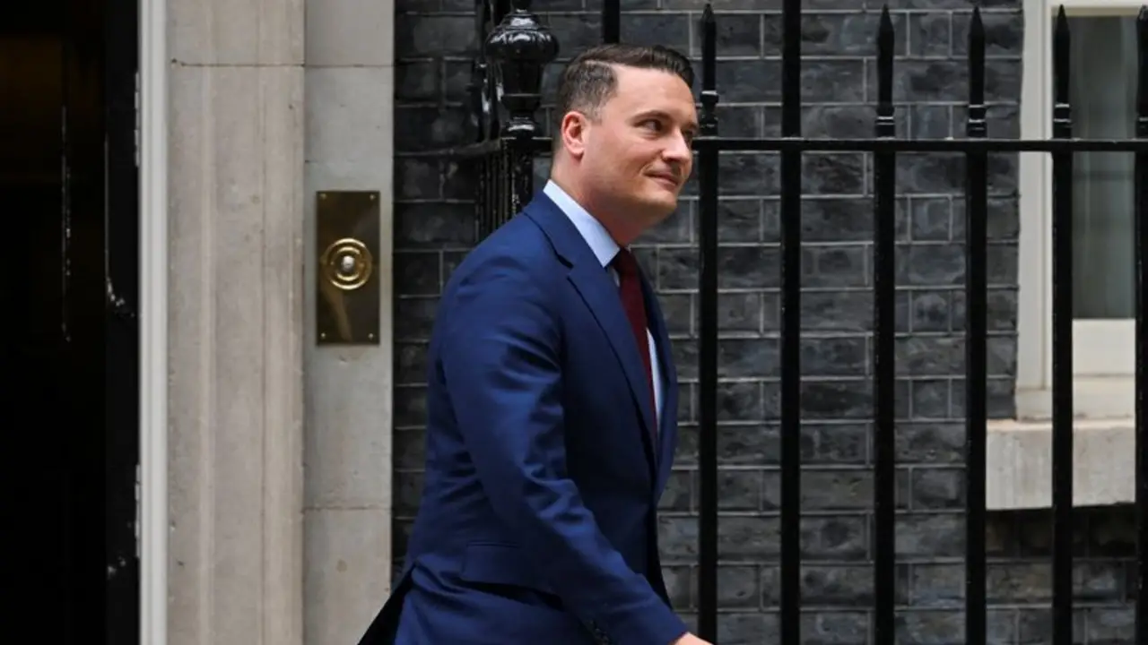 El ministro de Sanidad británico planea dimitir, según The Times