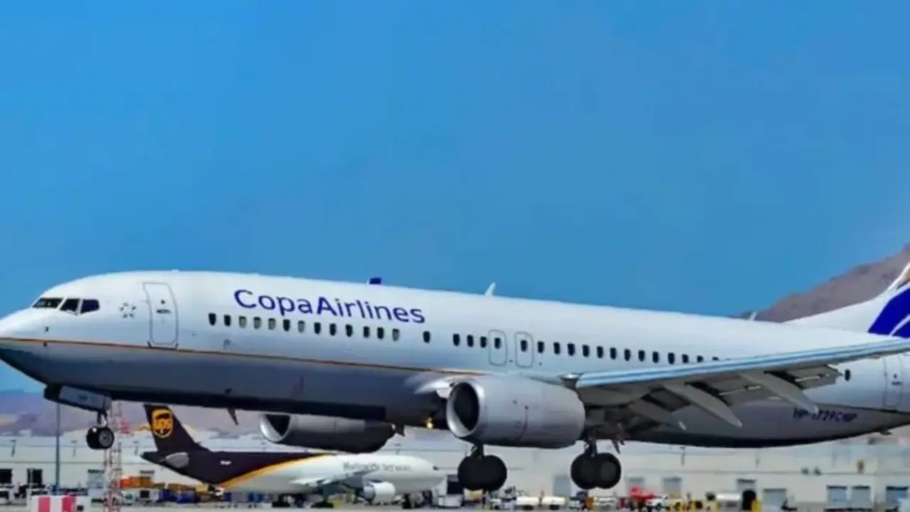 "Destruyeron su vida": habló la abogada de la mujer señalada por tener sexo en un avión
