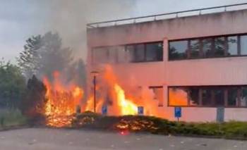 Incendiaron un centro de refugiados en Países Bajos con personas adentro | Racismo extremo