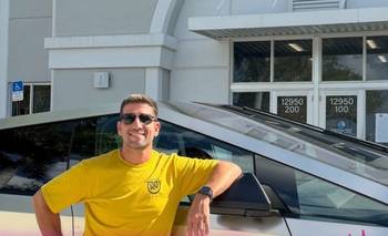 Un diputado libertario fue al congreso con un Tesla que vale USD 300.000 | Congreso