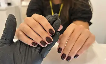 El color de uñas más elegante que va a pisar fuerte este otoño | Moda