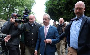 Británico Farage califica una donación de 7 millones de dólares como una "recompensa" por el Brexit | Unido