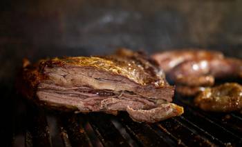 Tiene menú de parrilla al mediodía y cuesta menos de $26.000 | Gastronomía