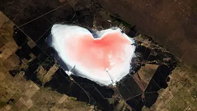 El “corazón” rosa que la NASA vio desde el espacio en Argentina El “corazón” rosa que la NASA vio desde el espacio en Argentina