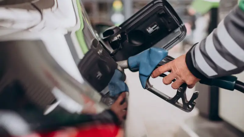 Cayó la venta de combustibles por tercer mes consecutivo en abril