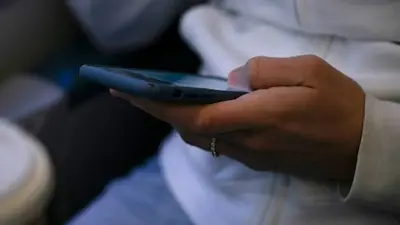 Abuso infantil: cayó un docente acusado de sacar fotos sexuales a alumnas y a su propia hija Abuso infantil: cayó un docente acusado de sacar fotos sexuales a alumnas y a su propia hija