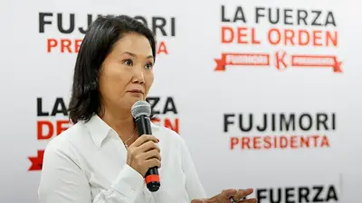 Fujimori vuelve por cuarta vez a un balotaje en Perú, marcada por una prisión y legado de su padre Fujimori vuelve por cuarta vez a un balotaje en Perú, marcada por una prisión y legado de su padre
