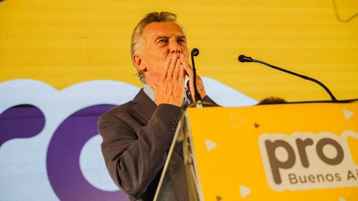 Macri viaja al Mundial en pleno recambio de Gabinete y mantiene el hielo con Javier Milei