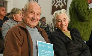 PBA entregó más de 100 títulos de propiedad a familias bonaerenses | Viviendas
