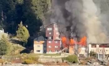 Fuego en Bariloche: se incendió el histórico hotel Huemul | Bariloche