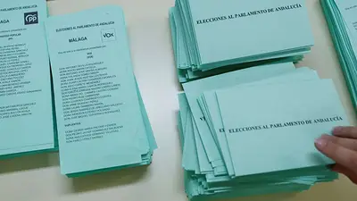 Los conservadores ganan en Andalucía, pero necesitan a la extrema derecha para gobernar Los conservadores ganan en Andalucía, pero necesitan a la extrema derecha para gobernar