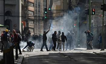 Crecen las protestas contra Rodrigo Paz y la Policía reprimió una marcha en La Paz | Bolivia