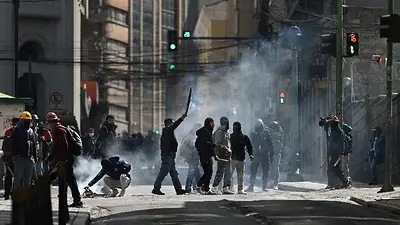 Bolivia: crecen las protestas contra Rodrigo Paz y la Policía reprimió una marcha en La Paz Bolivia: crecen las protestas contra Rodrigo Paz y la Policía reprimió una marcha en La Paz