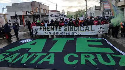 Gremios presionan a Vidal y paralizan las calles de Santa Cruz por 120 horas Gremios presionan a Vidal y paralizan las calles de Santa Cruz por 120 horas