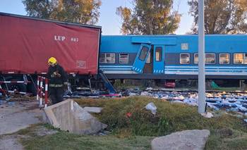 El Tren San Martín chocó contra un camión en Pilar y el servicio quedó interrumpido | Accidente de tránsito