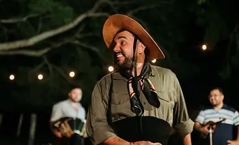 Lázaro Caballero, íntimo: el cantor que lleva la raíz de su tierra al Rex | Música