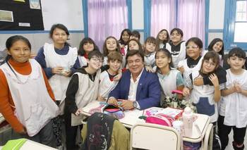 Espinoza apuesta por la educación pública: entregó más de 1 millón de libros y kits | La matanza