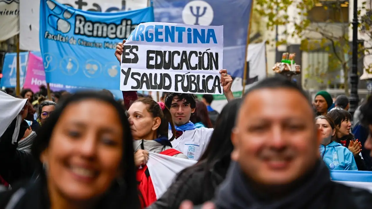 Una multitud repudió el recorte de 63 mil millones de Milei a la salud