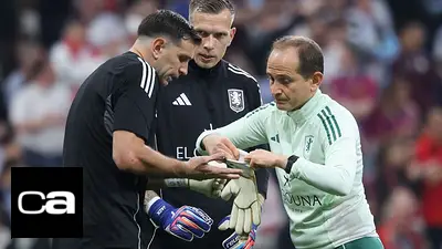 Dibu Martínez se hace estudios en el dedo y hay alarma en la Selección Argentina para el Mundial 2026 Dibu Martínez se hace estudios en el dedo y hay alarma en la Selección Argentina para el Mundial 2026