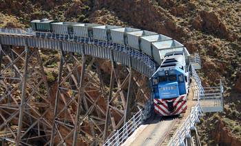 Cómo es el tren trasandino que une Argentina con Chile a través de la Cordillera | Escapadas