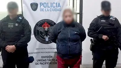 De la cocaína al "tusi": el alarmante negocio que manejaba una mujer rodeada de sus nietos en Zavaleta De la cocaína al "tusi": el alarmante negocio que manejaba una mujer rodeada de sus nietos en Zavaleta