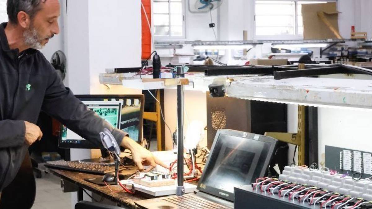 La actividad industrial sigue en caída libre: se contrajo 5% interanual durante mayo