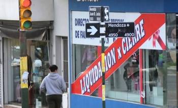 Cierre masivo en la histórica avenida de sweaters de Mar del Plata en medio de la crisis | Crisis económica