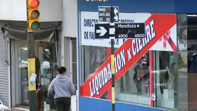 Cierre masivo en la histórica avenida de sweaters de Mar del Plata en medio de la crisis de Javier Milei Cierre masivo en la histórica avenida de sweaters de Mar del Plata en medio de la crisis de Javier Milei