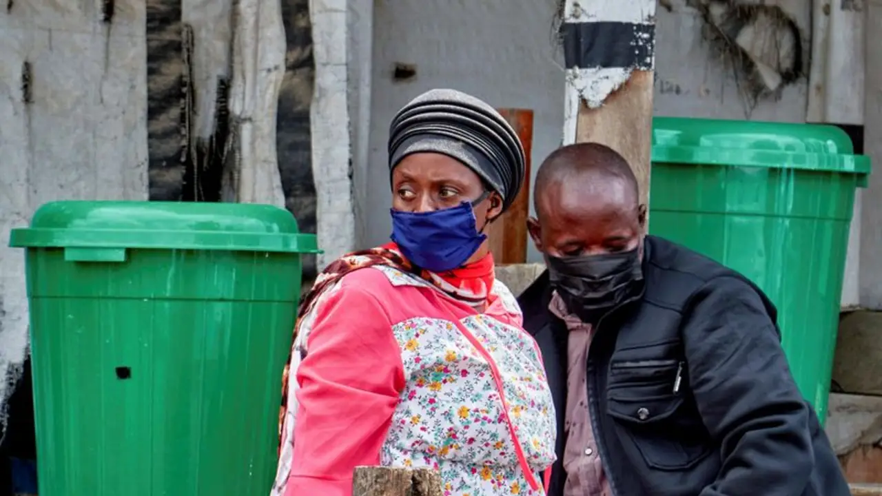Voluntarios van de puerta en puerta en el Congo para desmentir los rumores sobre el ébola