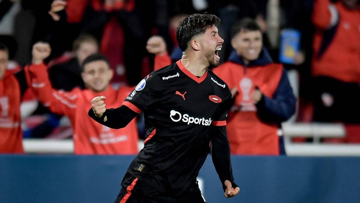 Boca quiere repatriar a Felipe Loyola: la negociación por el primer refuerzo que busca Riquelme