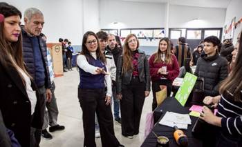 PBA fortaleció el programa Envión con entrega de equipamiento en Berisso  | Pba