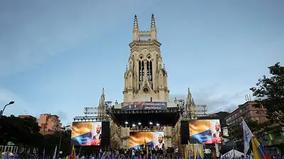 Candidatos a presidencia de Colombia cierran sus campañas con actos masivos y coloridos Candidatos a presidencia de Colombia cierran sus campañas con actos masivos y coloridos