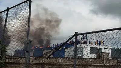 Presos venezolanos protestan para denunciar abusos y ataques a bala en una prisión Presos venezolanos protestan para denunciar abusos y ataques a bala en una prisión