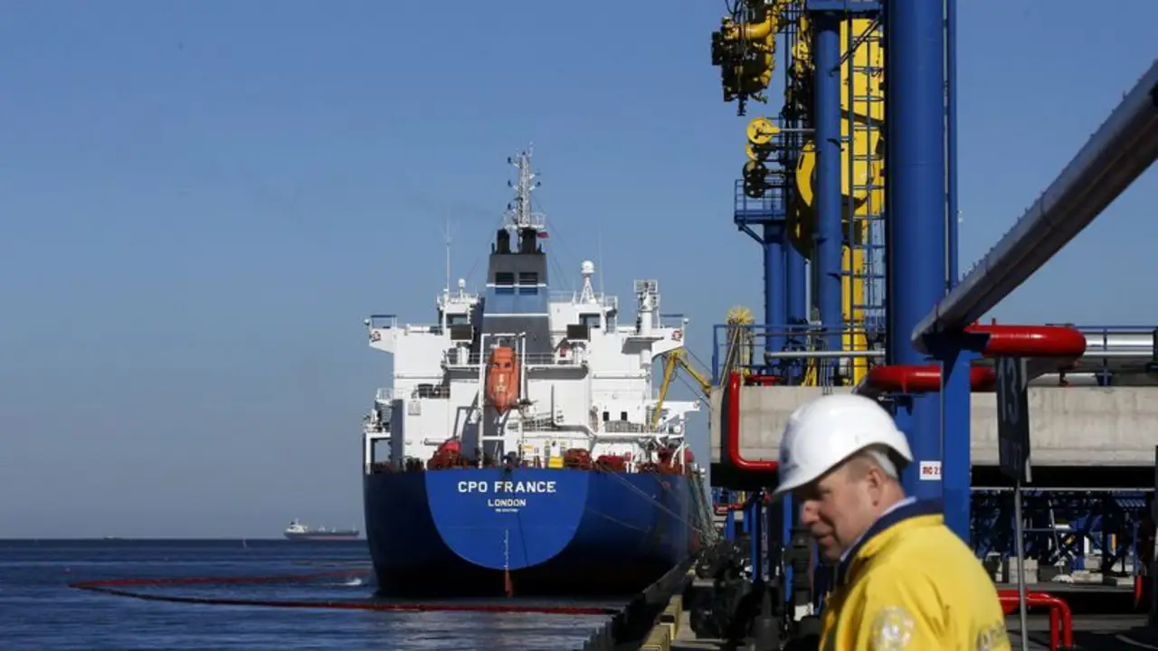 Rusia afirma haber encontrado minas magnéticas en un buque cisterna del puerto de Ust-Luga