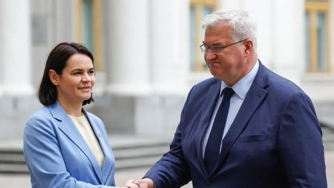 La líder de la oposición bielorrusa visita Ucrania mientras Kiev advierte de una escalada