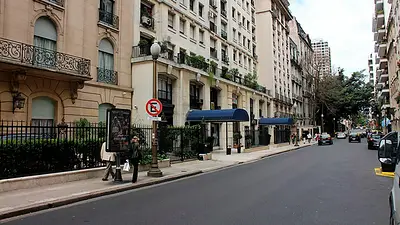 Parece Francia, pero es pleno Buenos Aires: el recorrido porteño que te hace sentir en París Parece Francia, pero es pleno Buenos Aires: el recorrido porteño que te hace sentir en París