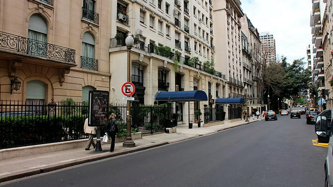 Parece Francia, pero es pleno Buenos Aires: el recorrido porteño que te hace sentir en París