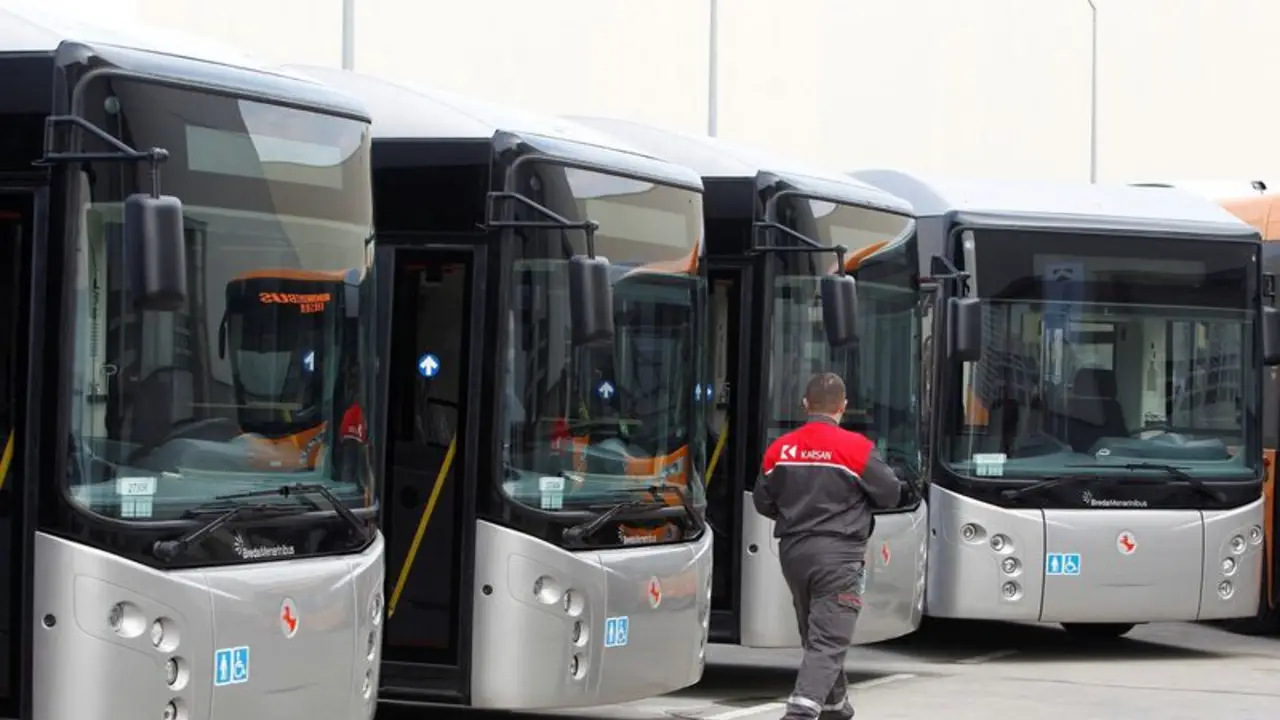 Autobús autónomo de firma turca Karsan es arrollado por tranvía en Suecia en primer día de servicio