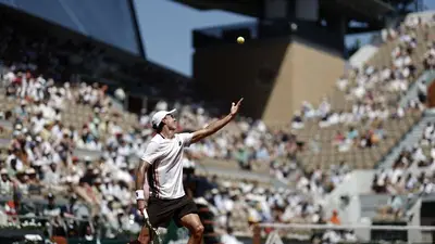 Tenistas invitados Walton y Kouamé sorprenden a experimentados Medvedev y Cilic en Roland Garros Tenistas invitados Walton y Kouamé sorprenden a experimentados Medvedev y Cilic en Roland Garros