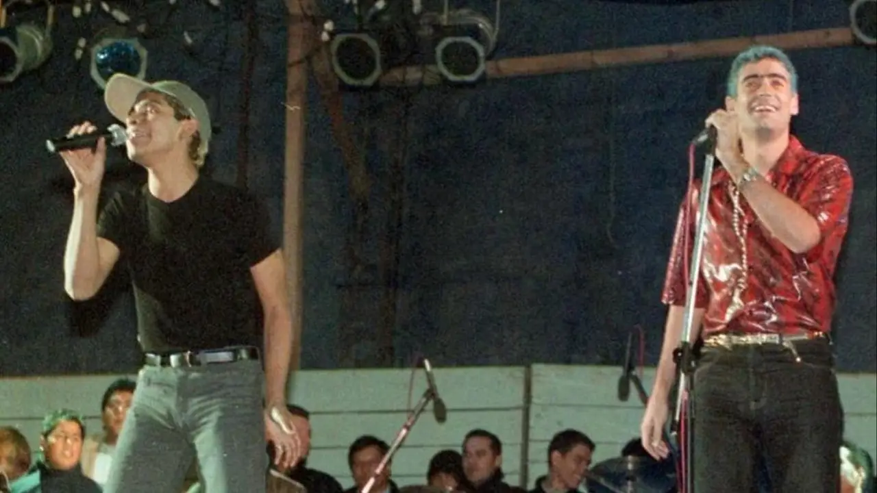 La historia del famoso tema de La Mona que unió a Rodrigo y Walter Olmos en un show: "Nunca"