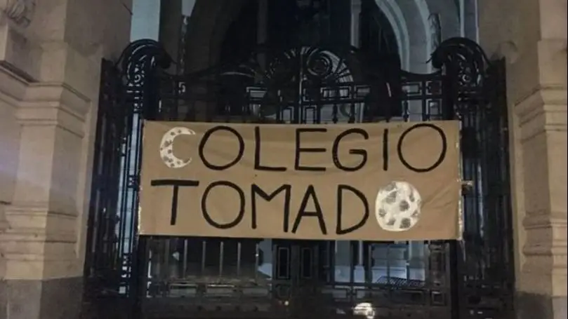 El Nacional Buenos Aires fue tomado por los estudiantes.