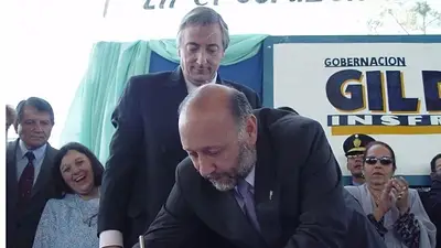 "Transformó el futuro": Insfrán conmemoró el 23° aniversario del Acta de Reparación Histórica firmada por Néstor Kirchner "Transformó el futuro": Insfrán conmemoró el 23° aniversario del Acta de Reparación Histórica firmada por Néstor Kirchner