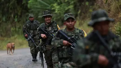 Combates entre grupos rebeldes rivales dejan 52 muertos en el sureste de Colombia Combates entre grupos rebeldes rivales dejan 52 muertos en el sureste de Colombia