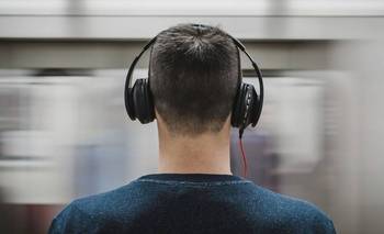¿Por qué repetís siempre la misma canción? La ciencia lo revela | Psicología