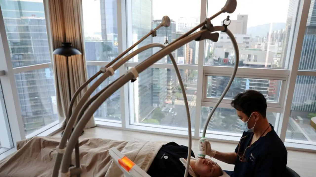 Láseres y tratamientos reafirmantes faciales impulsan nueva ola turística a Corea del Sur