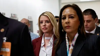 Demócratas dicen que Bondi se negó a responder preguntas sobre Trump en investigación sobre Epstein Demócratas dicen que Bondi se negó a responder preguntas sobre Trump en investigación sobre Epstein