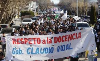 Docentes denuncian que Vidal busca incorporar a un "sindicato fantasma" a la paritaria | Conflicto docente