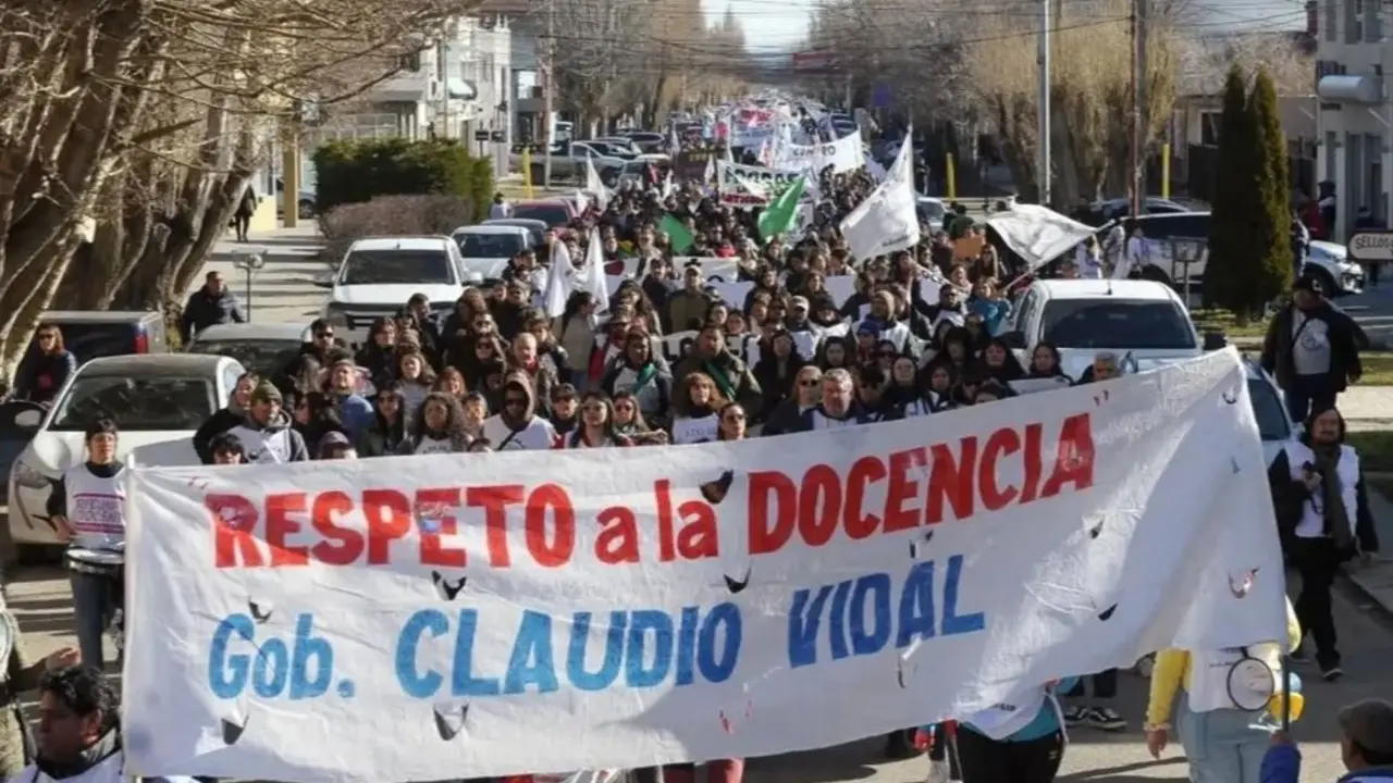 Docentes denuncian que Vidal busca incorporar a un "sindicato fantasma" a la negociación paritaria