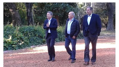 Paro de transporte: a un día de la medida, Macri cerró alianza con el "Momo" Venegas Paro de transporte: a un día de la medida, Macri cerró alianza con el "Momo" Venegas
