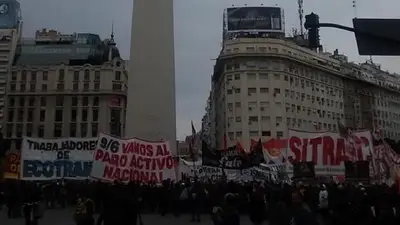 Tras los cortes, la izquierda se moviliza al centro porteño Tras los cortes, la izquierda se moviliza al centro porteño
